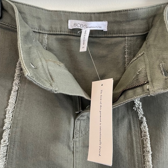 BCBGeneration skirt NWT - Picture 5 of 9